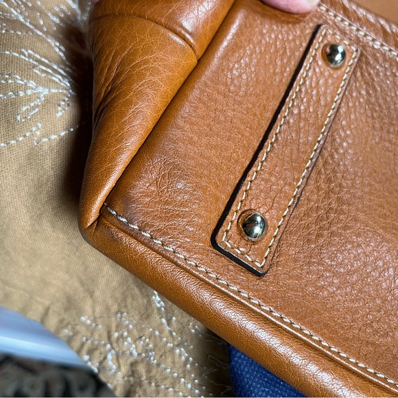 GUC Dooney and Bourke classic style shoulder bag. - Picture 4 of 6